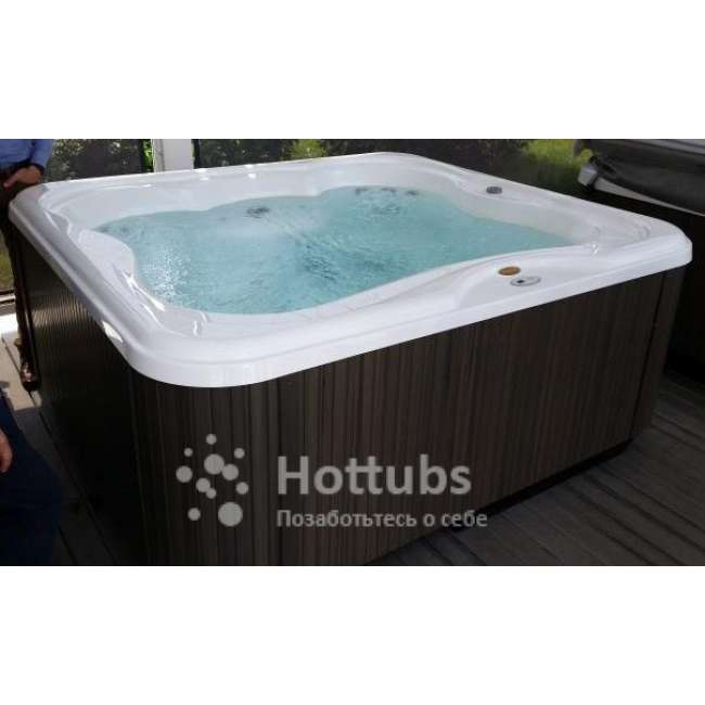 Jacuzzi Lodge L Jacuzzi Lodge L